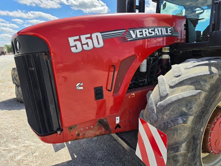 2015-versatile-550-image-25