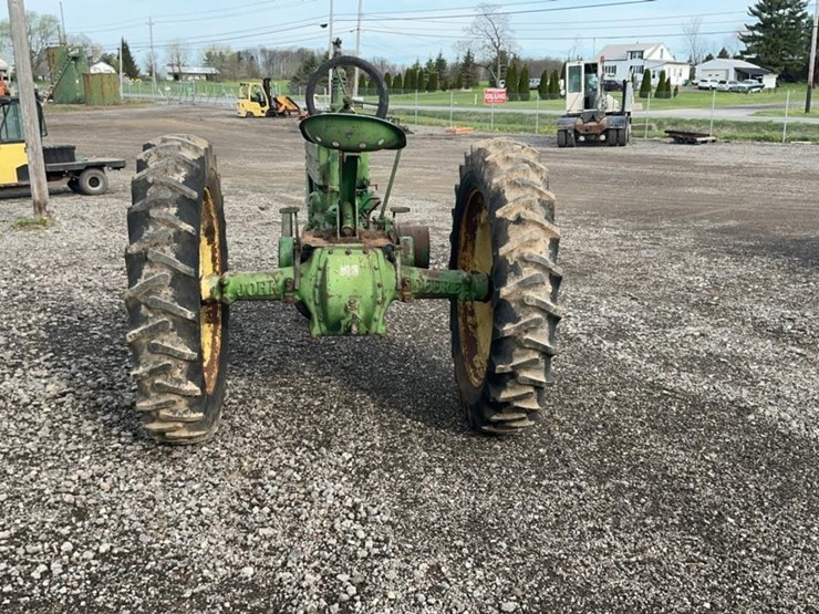john-deere-b-image-4