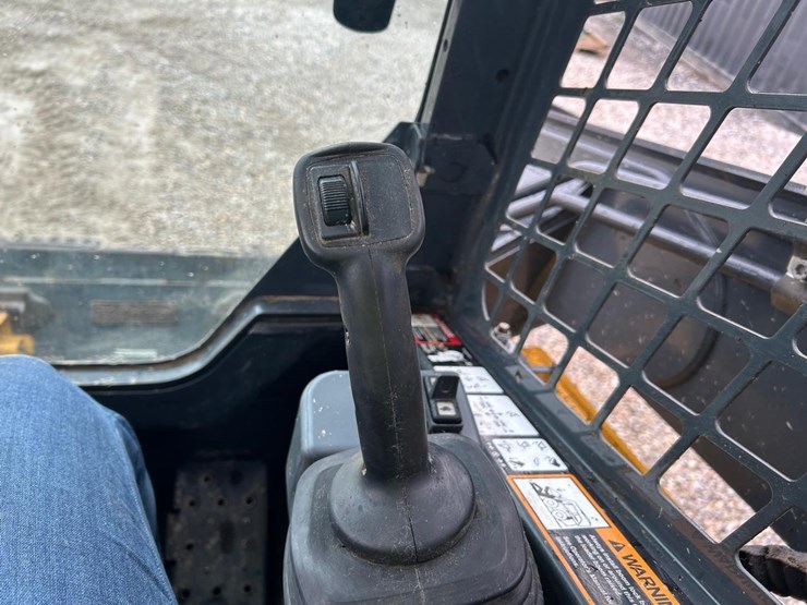 2021-deere-331g-image-21