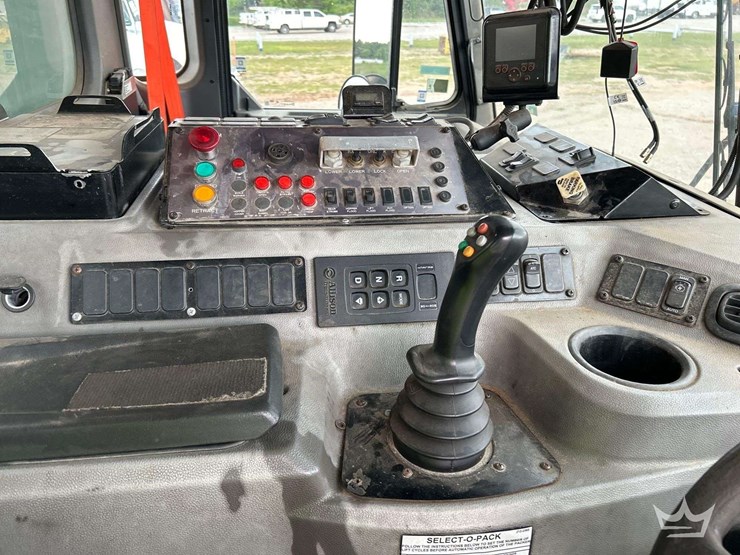 2019-peterbilt-520-image-15