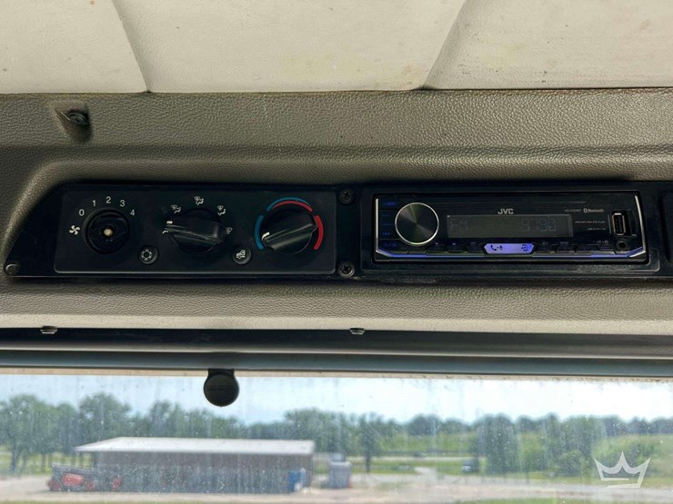 2015-peterbilt-320-image-25