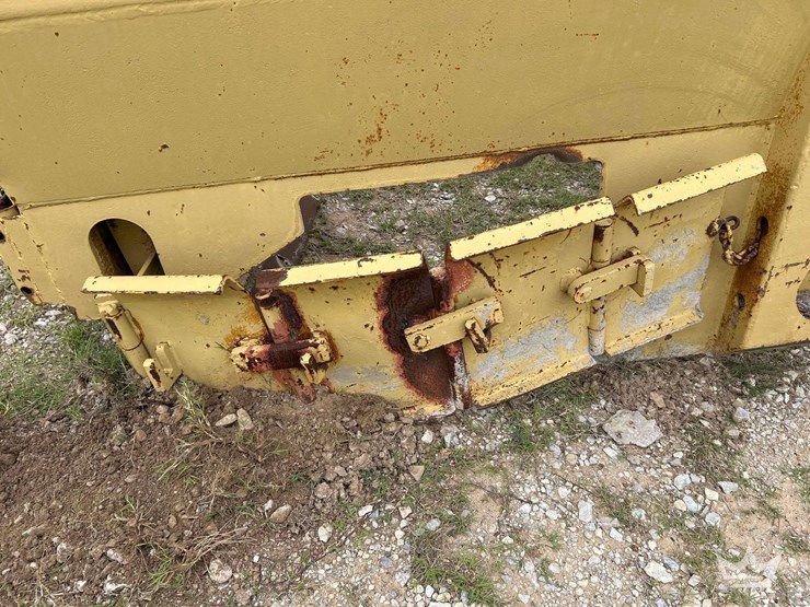 t/a-aggregate-spreader-box-wheel-loader-attachment-image-11