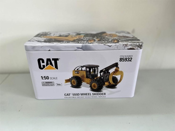 #3891-•-cat-555d-wheel-skidder-1:50-scale-replica---die-cast-metal-image-5