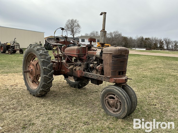 1953-farmall-super-h-2wd-tractor-image-3