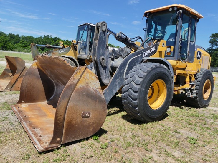 2019-deere-544l-image-1