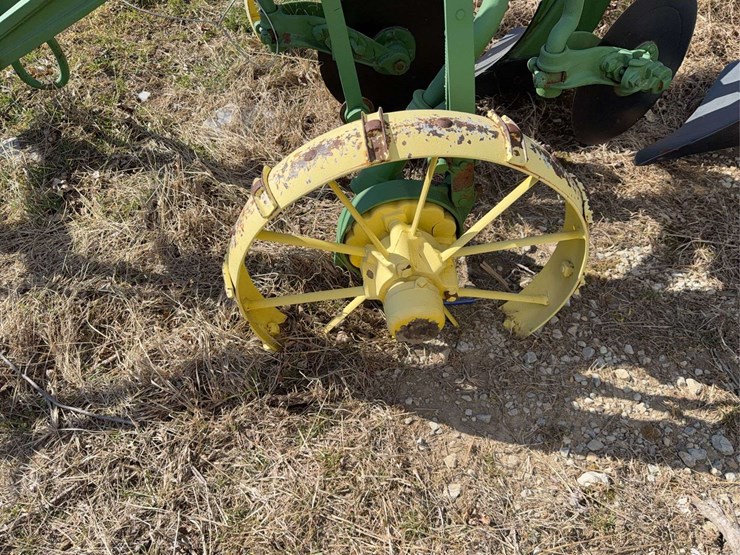 john-deere-pull-type-three-bottom-plow-image-10