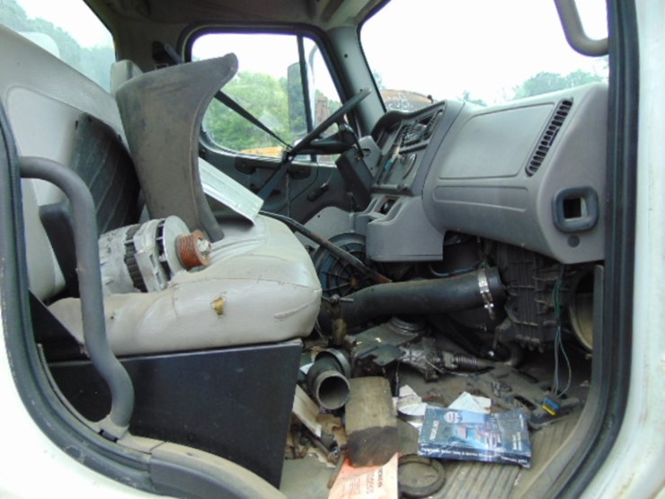 (inop)-(nt)-2005-freightliner--parts-only-image-3