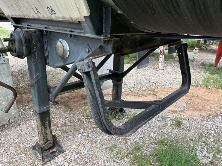 2002-harmon-steel-barrel-7,000-gallon-asphalt-t/a-tanker-trailer-image-9