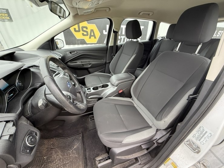 2016-ford-escape-image-24