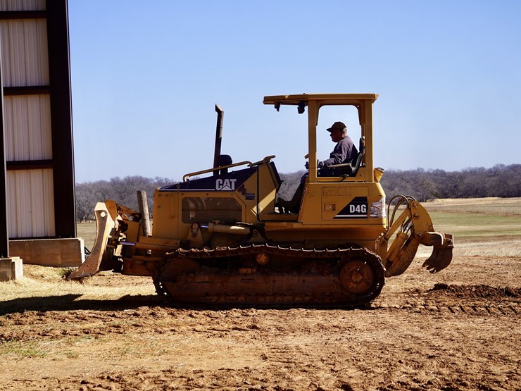 2005-caterpillar-d4g-image-2
