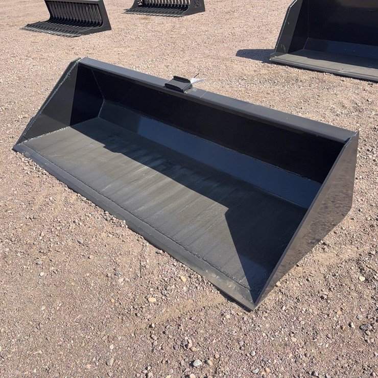 QT Bucket with Blade