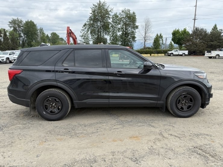 2020-ford-explorer-image-3