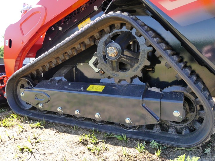 2026-kubota-scl1000-image-5