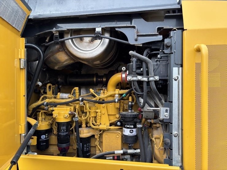 2023-john-deere-544-image-36