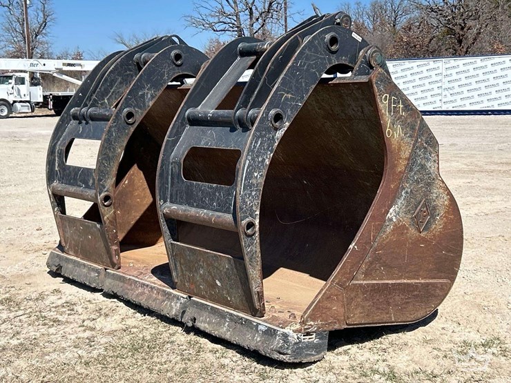 2018-pemberton-inc-4.5-yard-dual-cylinder-hydraulic-grapple-loader-bucket-image-1