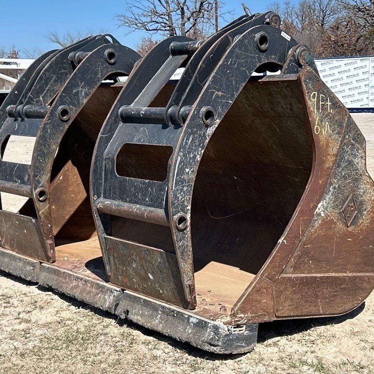 2018 Pemberton Inc 4.5 Yard Dual Cylinder Hydraulic Grapple Loader Bucket