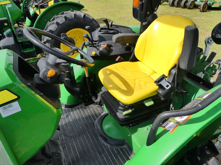 2024-john-deere-5120m-image-10