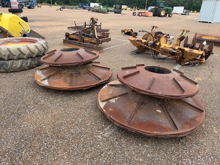 #9056-•-set-of-steel-tractor-wheels-image-3