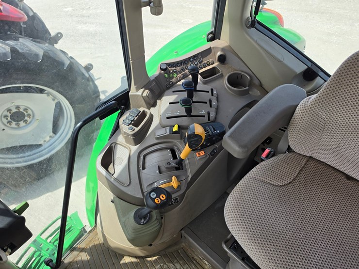 2023-john-deere-6145m-image-12