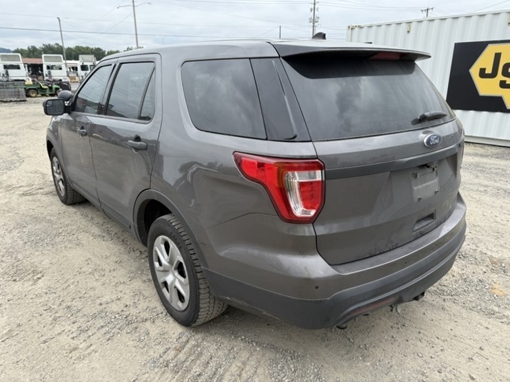 2017-ford-explorer-image-6