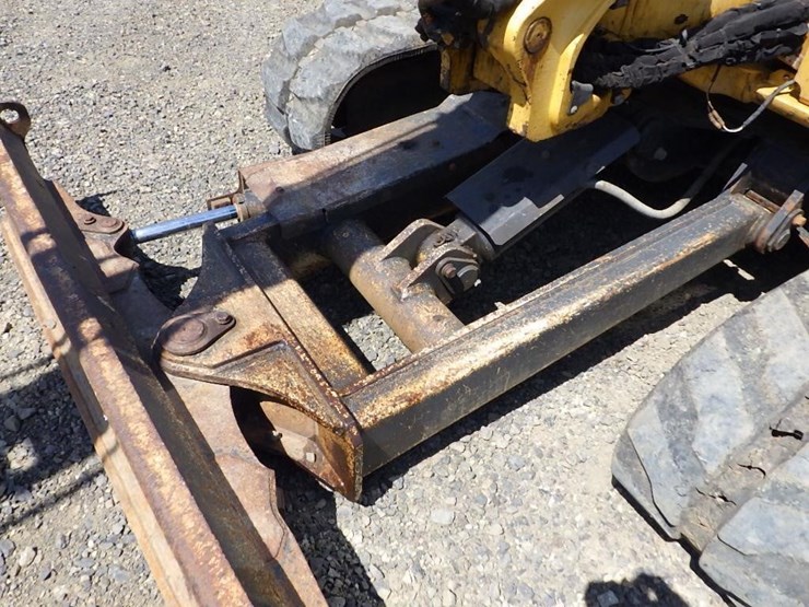 2012-john-deere-60d-image-13