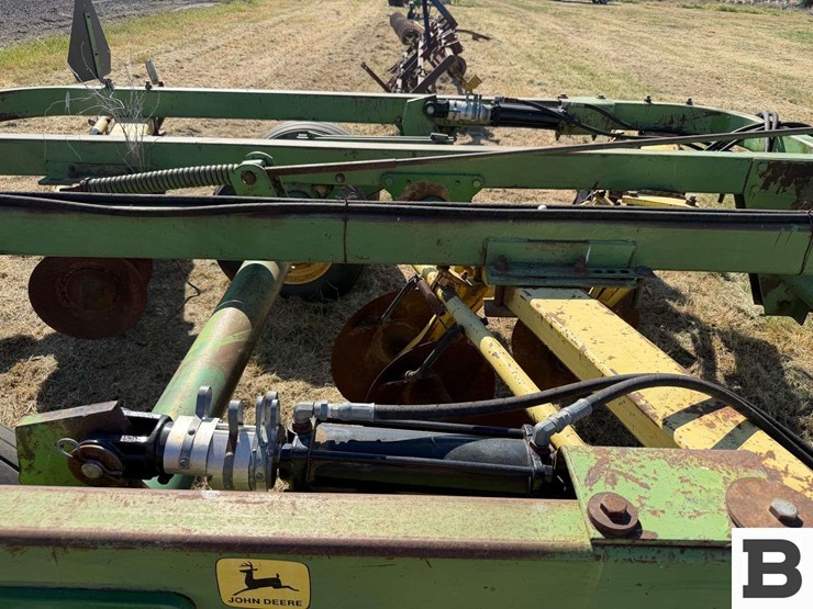 john-deere-310-image-16