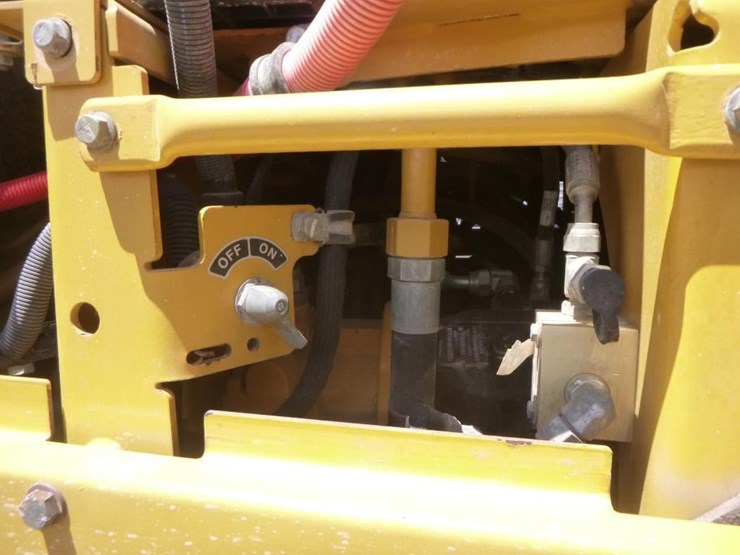 2013-deere-872gp-image-45