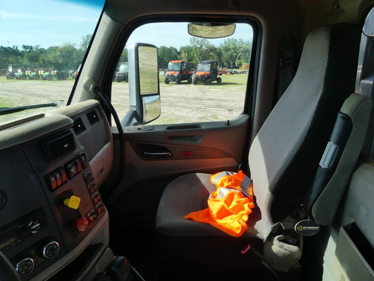 2017-peterbilt-579-image-14