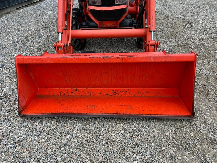 kubota-la724-image-9