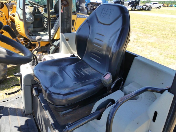 2015-caterpillar-903c-image-11