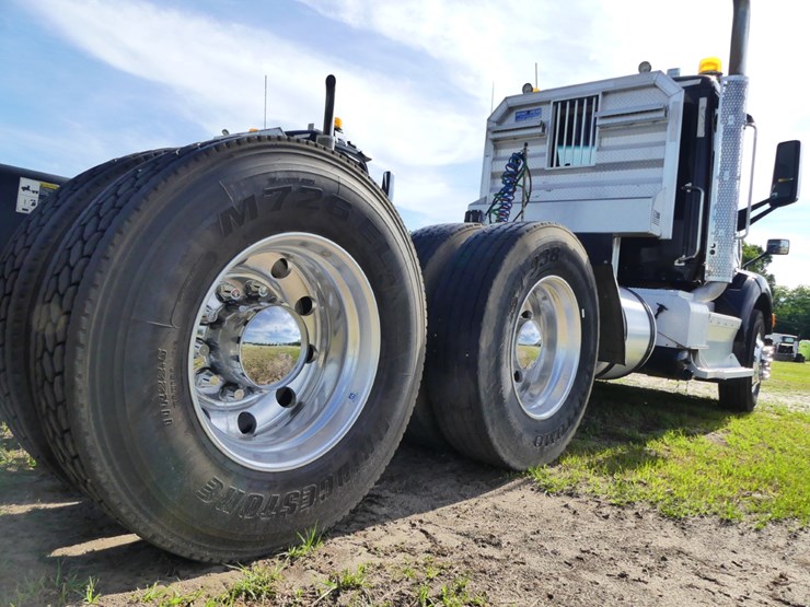 2017-peterbilt-579-image-6