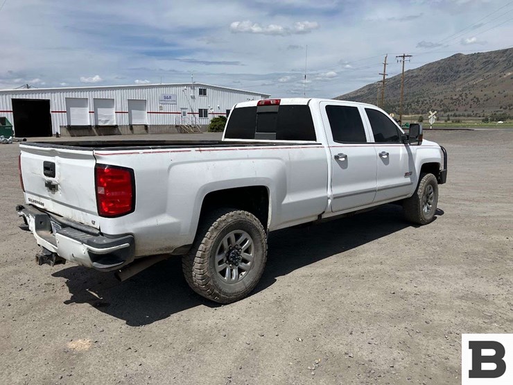 2018-chevrolet-silverado-2500-image-3