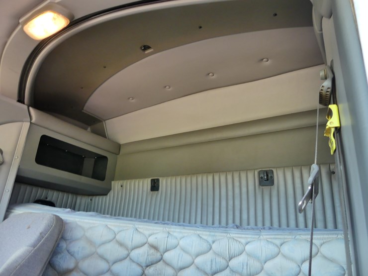 2012-kenworth-t800-image-10