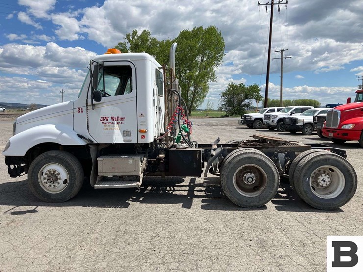 2002-freightliner-columbia-120-image-1