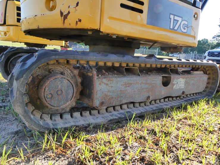 2018-deere-17g-image-6