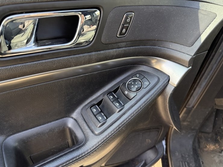 2018-ford-explorer-image-24