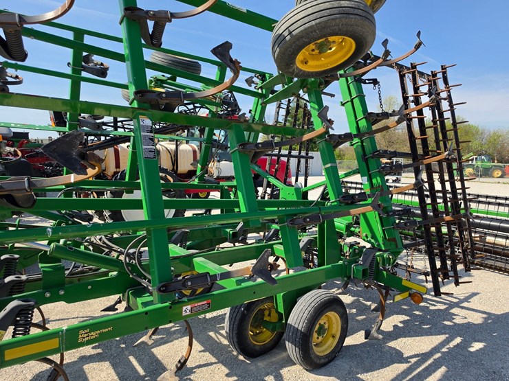2011-john-deere-2210-image-11