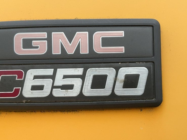 #1952-•-2000-gmc-6500-flatbed-truck-image-78