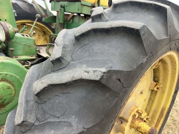 john-deere-520-image-48