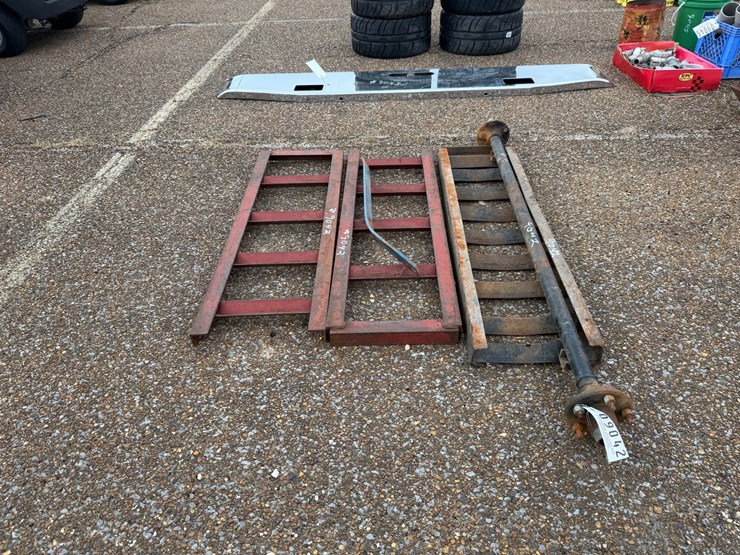 #9042-•-ramps-&-trailer-axle-image-4