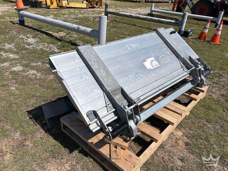 palfinger-ilp-3300-3,300lb-truck-under-lift-gate-image-4