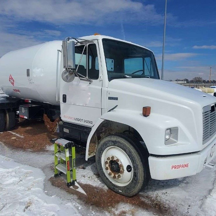 2003 Freightliner MC 331 2,800 Gallon Fuel Truck