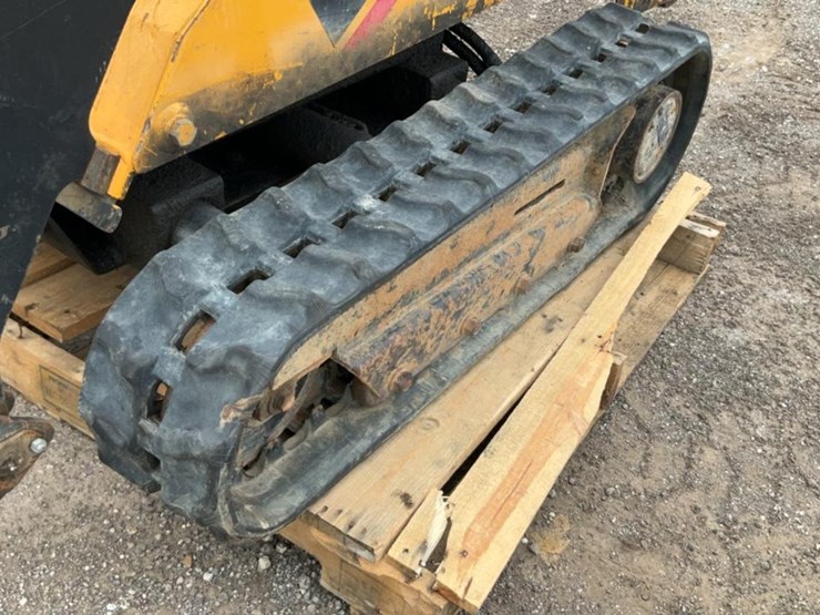 #1050-•-boxer-mini-skid-steer-loader-image-8