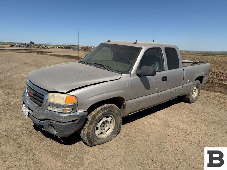 2004-gmc-sierra-1500-image-1