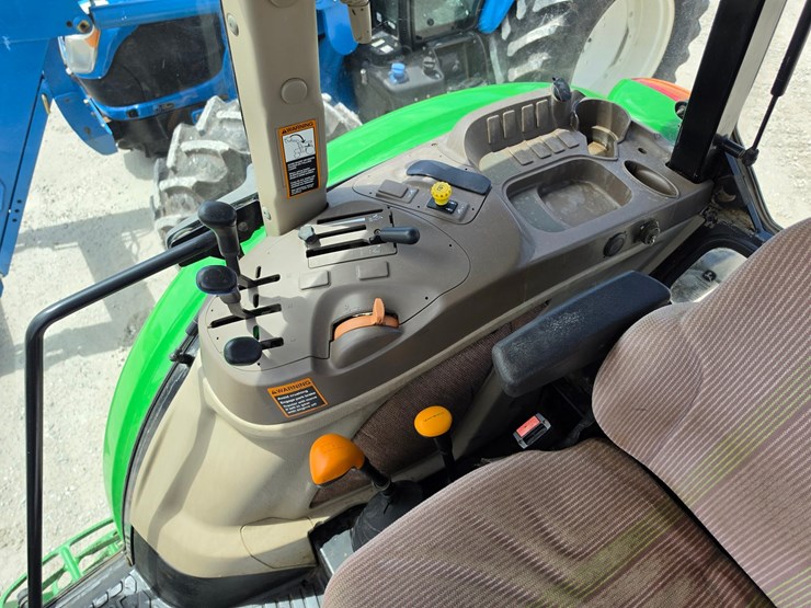 2014-john-deere-6115d-image-15