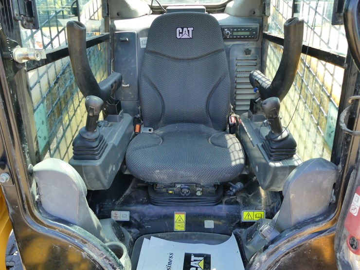 2021-caterpillar-299d3-image-12