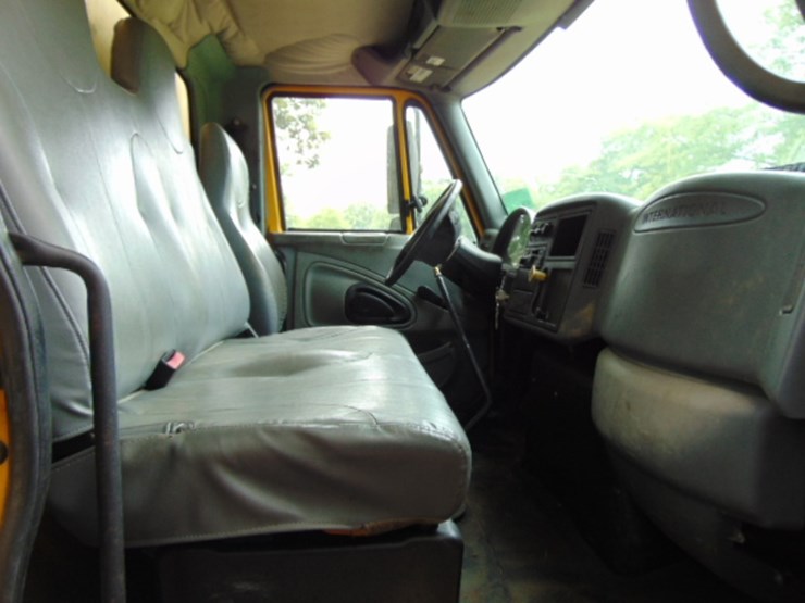 2004-international-durastar-4300-image-3