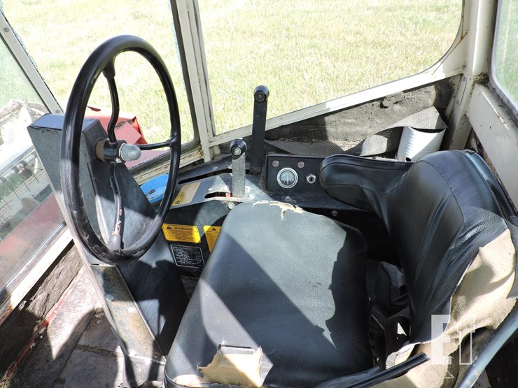 hesston-6400-image-8