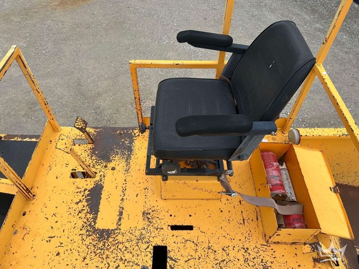 2003-rasco-9010-asphalt-chip-spreader-image-13
