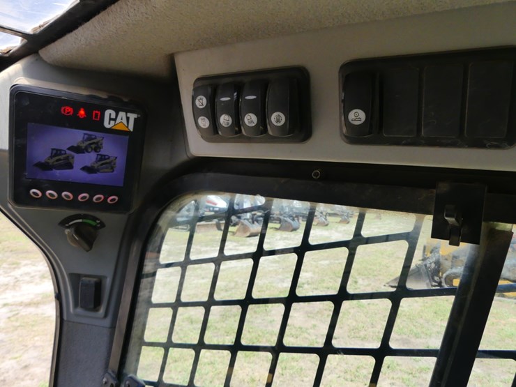 2013-caterpillar-299d-xhp-image-16